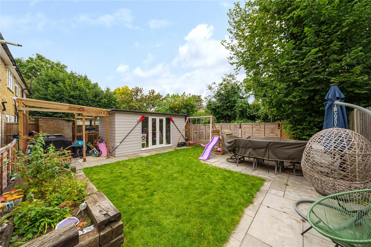 Arundel Close, Hampton Hill, TW12 1SW, photo 7