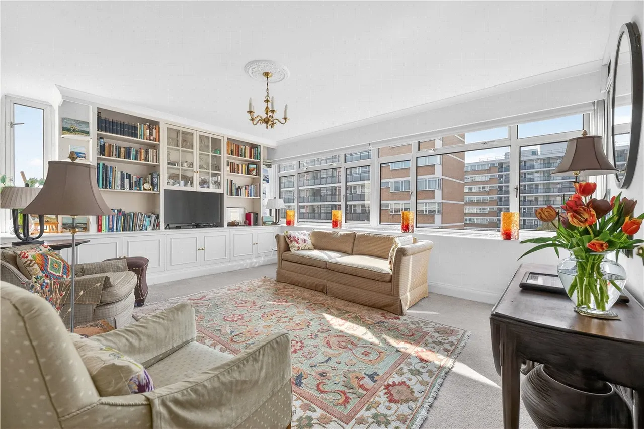 2 bed flat for sale, Churchill Gardens, London, SW1V