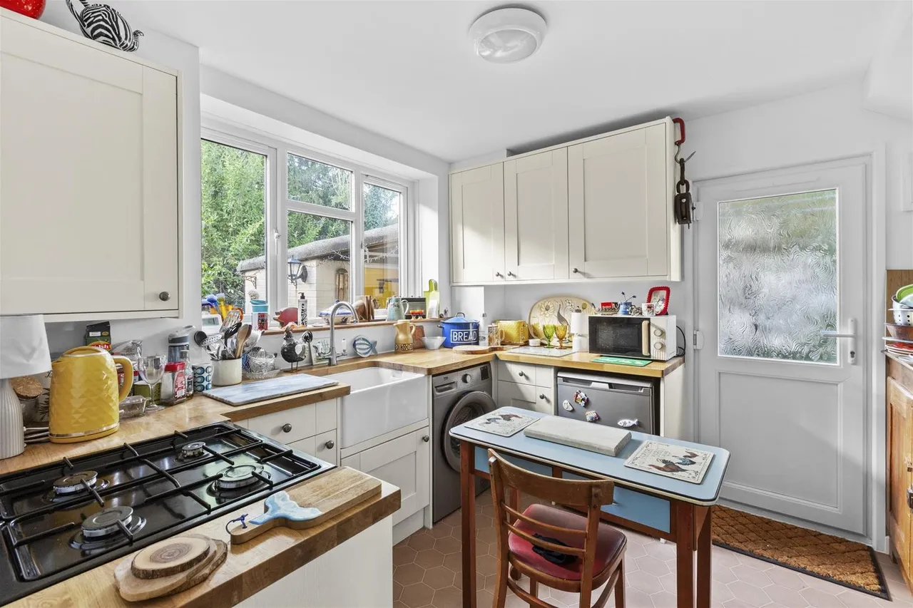 Roundwood Road, High Wycombe, HP12, photo 8