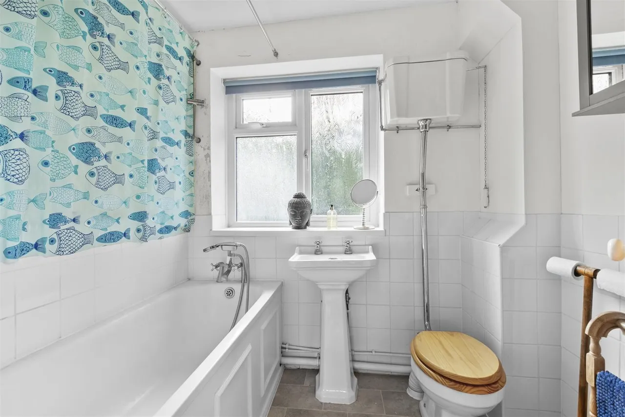 Roundwood Road, High Wycombe, HP12, photo 12