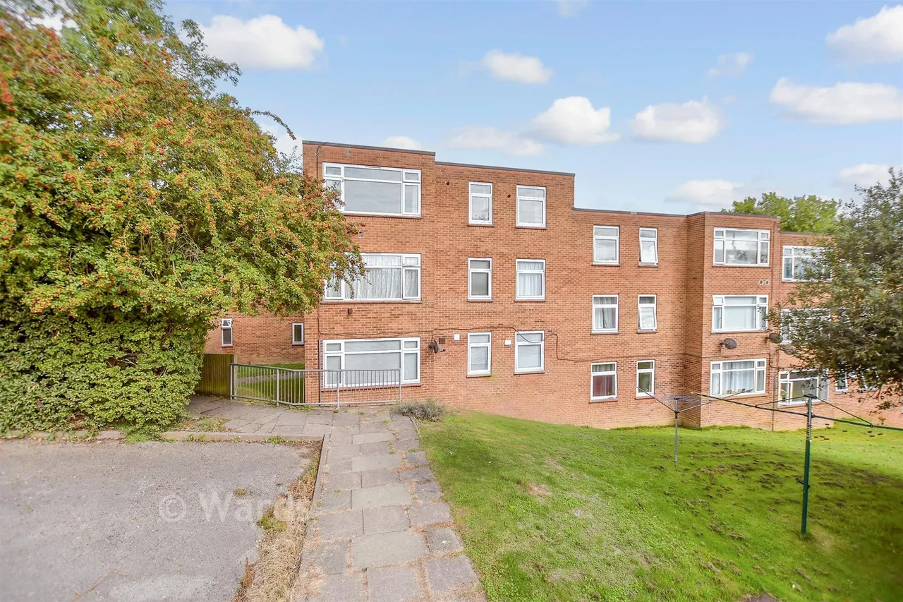 2 bed flat for sale, Halstead Close, Canterbury, CT2