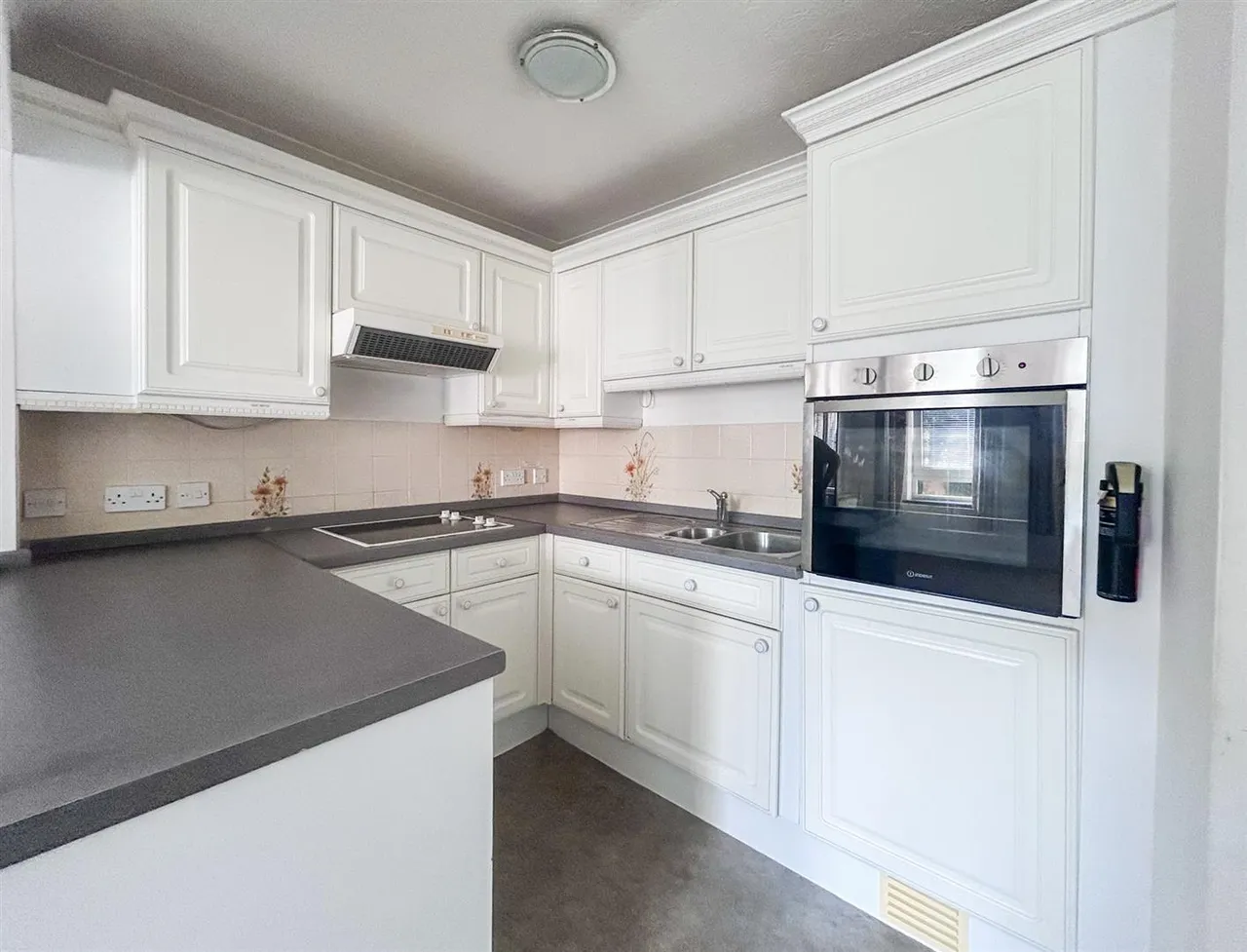 Terminus Road, Bexhill-On-Sea, TN39 3LL, photo 2