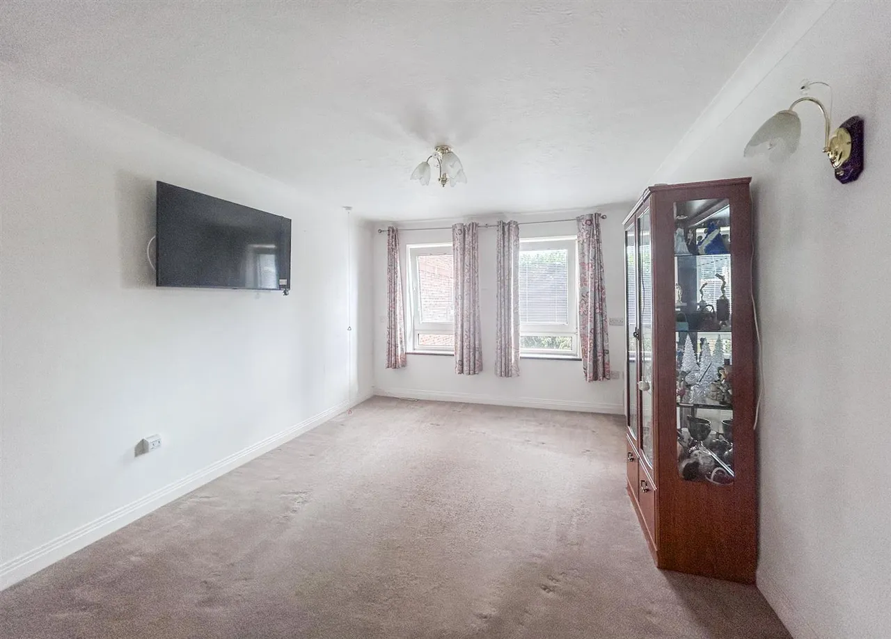 Terminus Road, Bexhill-On-Sea, TN39 3LL, photo 5