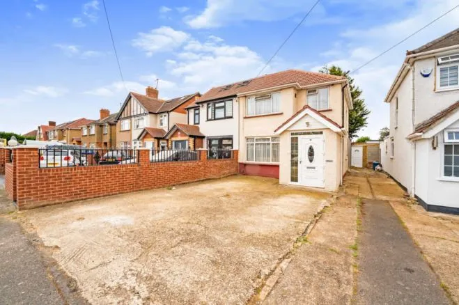 3 bed house for sale — Seaton Road, Hayes