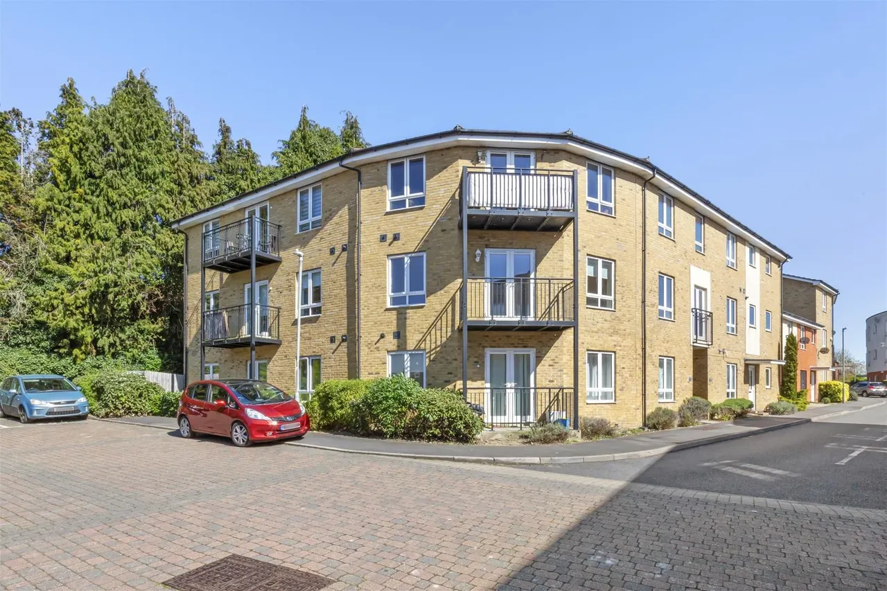 2 bed flat for sale, The Roperies, High Wycombe, HP13