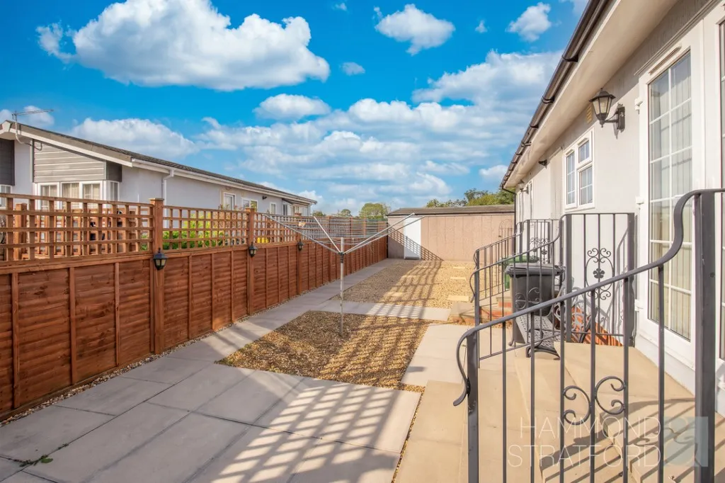 Appletree Close, Attleborough, photo 12