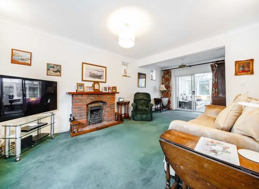 Ormond Crescent, Hampton, TW12, photo 3