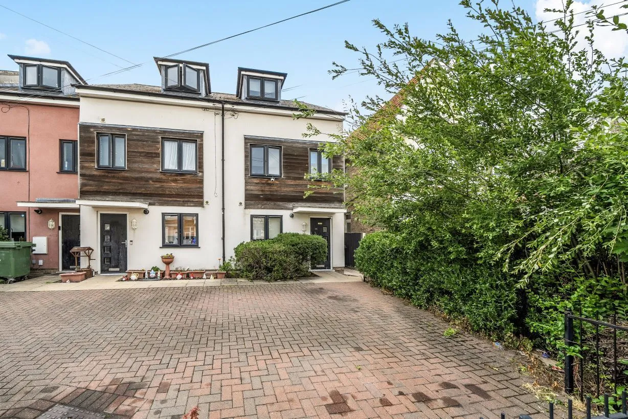4 bed house for sale, Ellis Road, Clacton-On-Sea, CO15