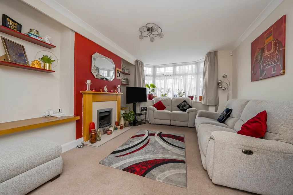 Grosvenor Crescent, Hillingdon, photo 21