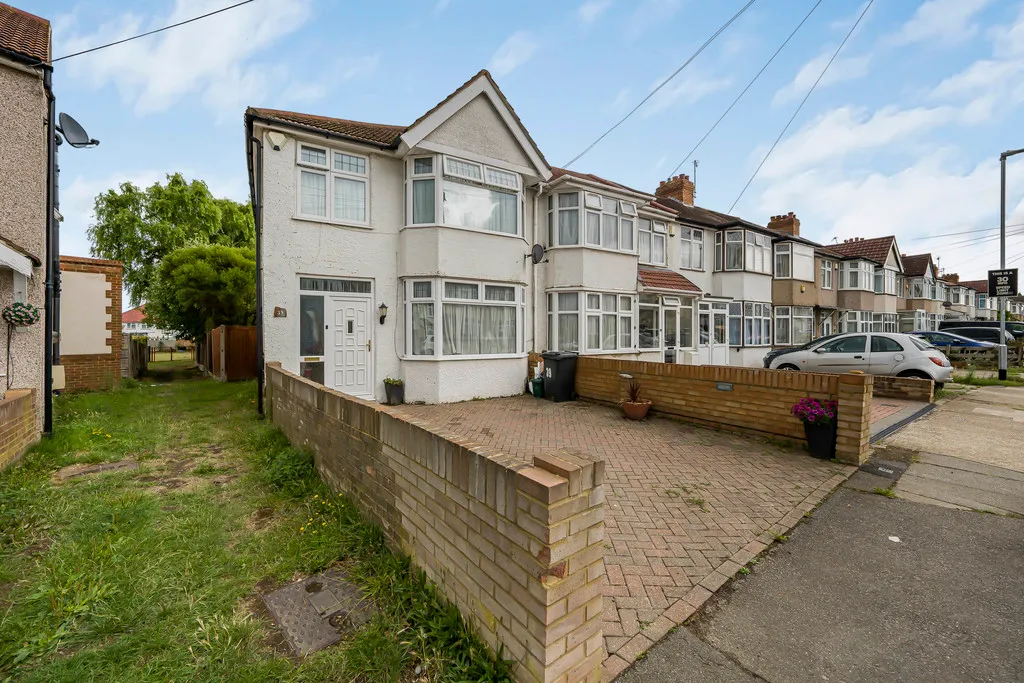 Grosvenor Crescent, Hillingdon, photo 30
