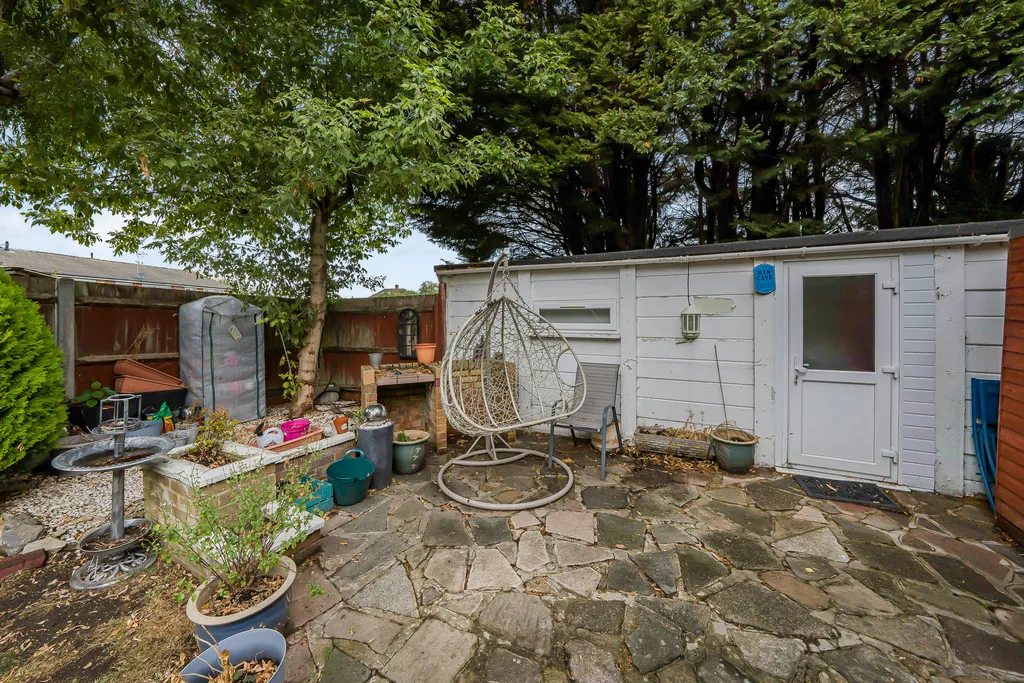 Grosvenor Crescent, Hillingdon, photo 15