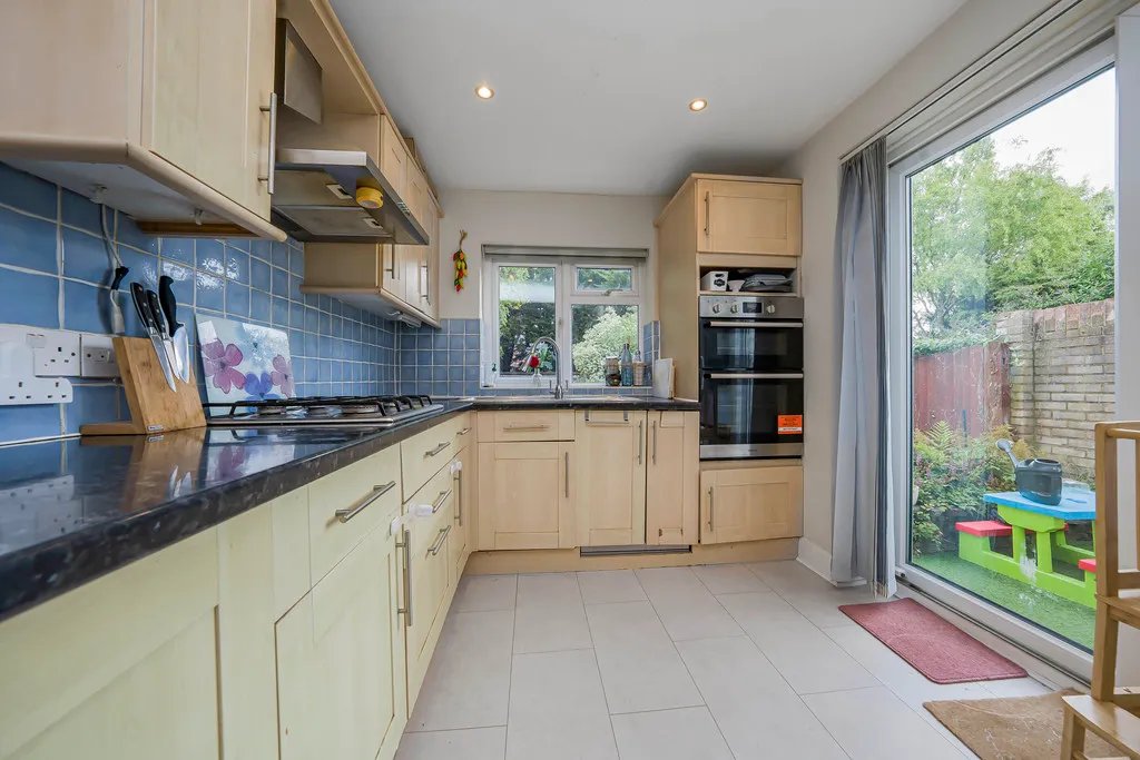 Grosvenor Crescent, Hillingdon, photo 20