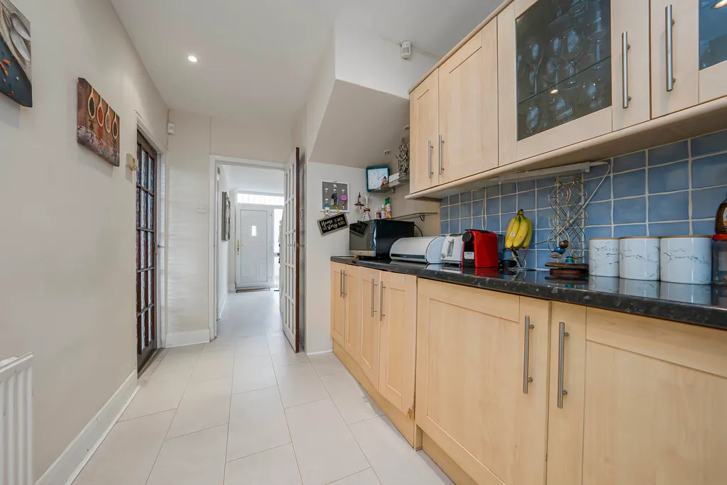 Grosvenor Crescent, Hillingdon, photo 12