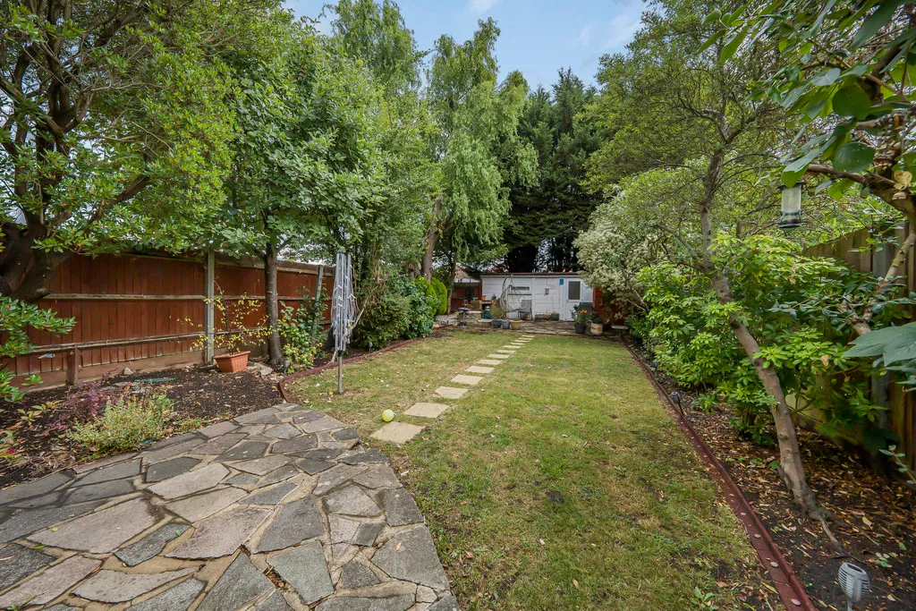 Grosvenor Crescent, Hillingdon, photo 33