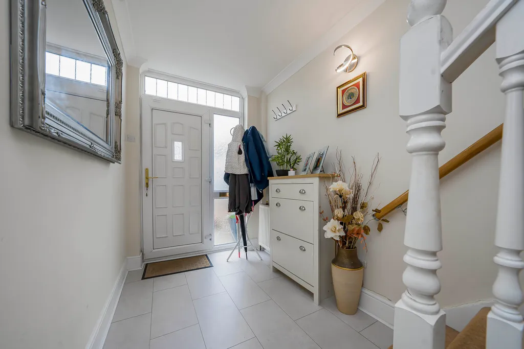 Grosvenor Crescent, Hillingdon, photo 19
