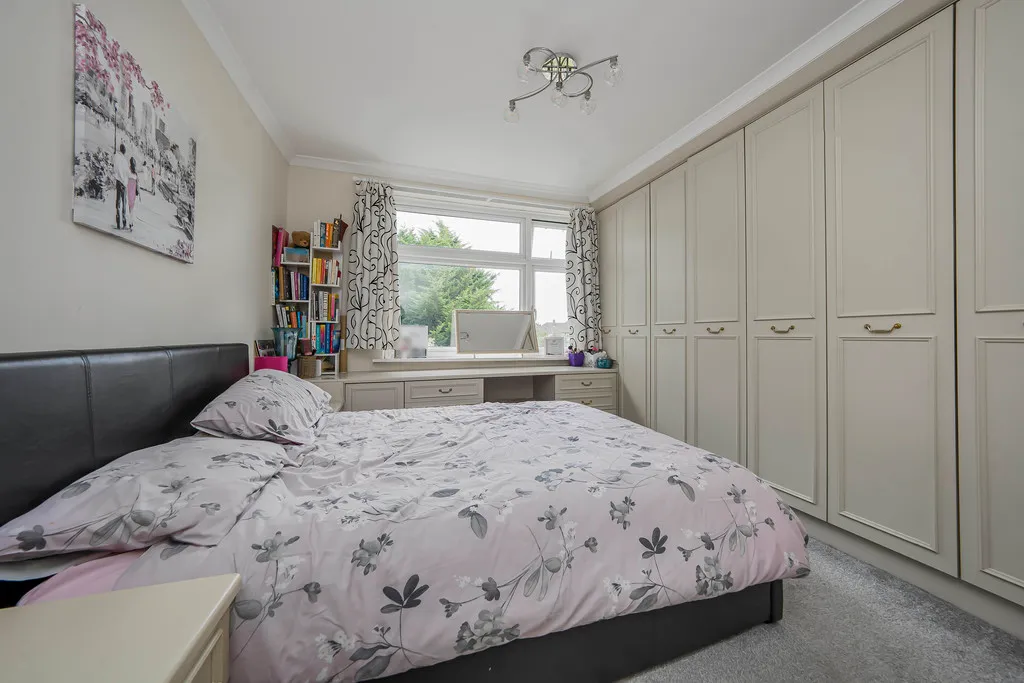 Grosvenor Crescent, Hillingdon, photo 8