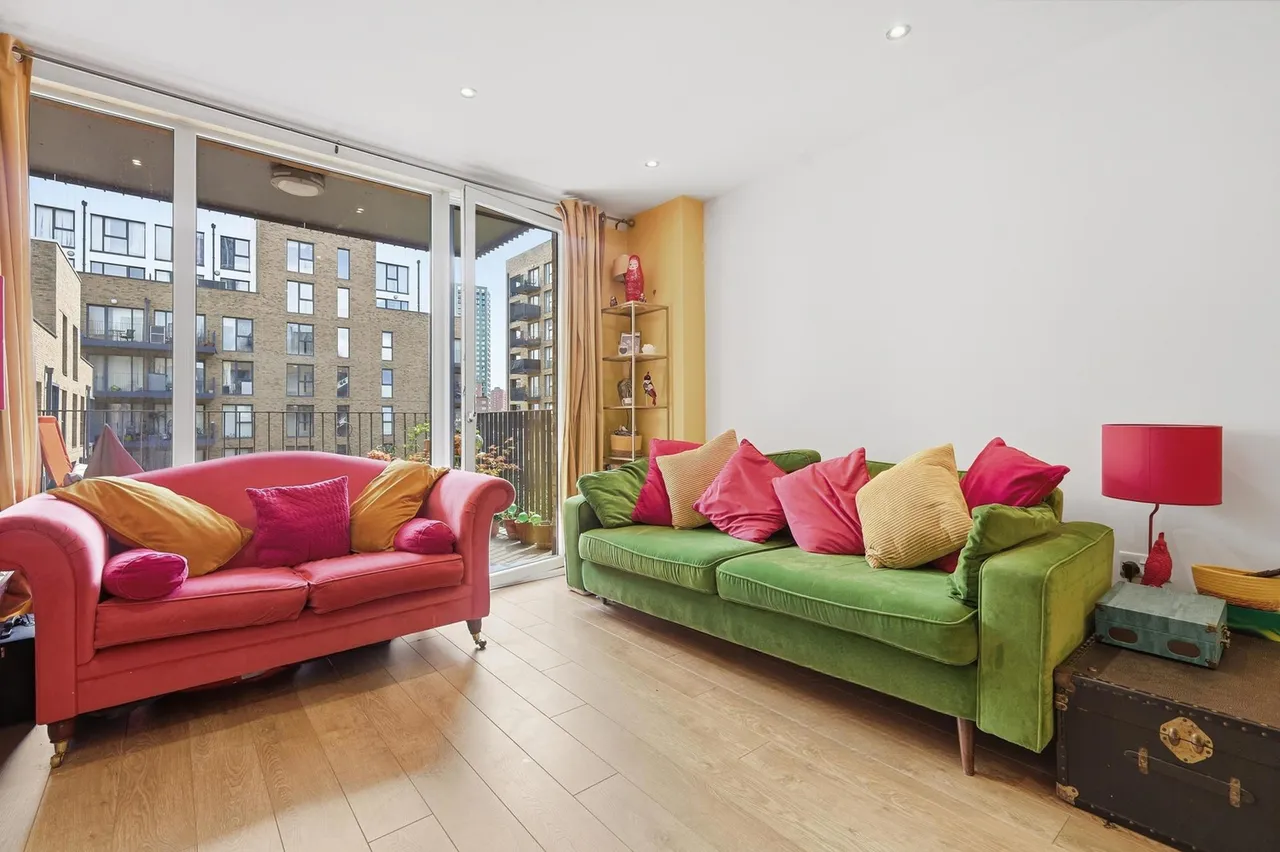 3 bed flat for sale, Ashley Court, London, E3