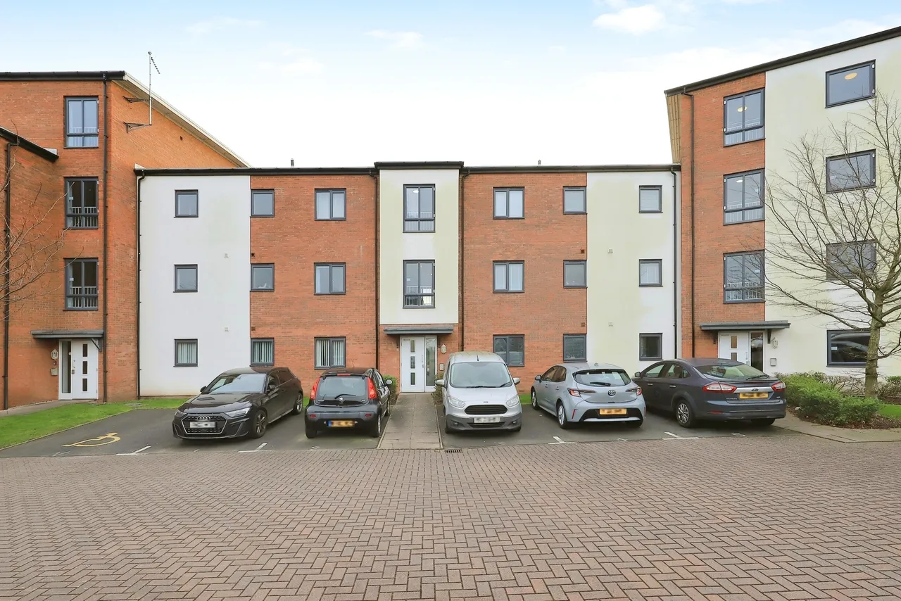 2 bed flat for sale, Akron Drive, Wolverhampton, WV10