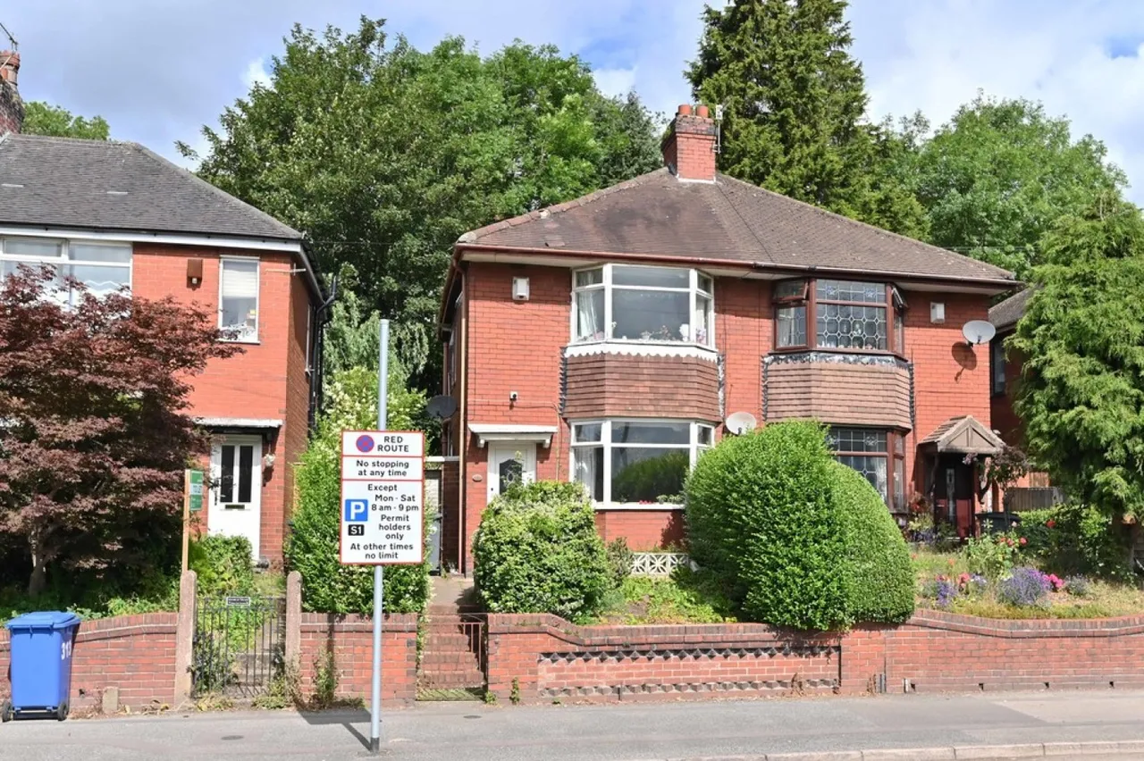 2 bed house for sale — Leek Road, Stoke-on-Trent