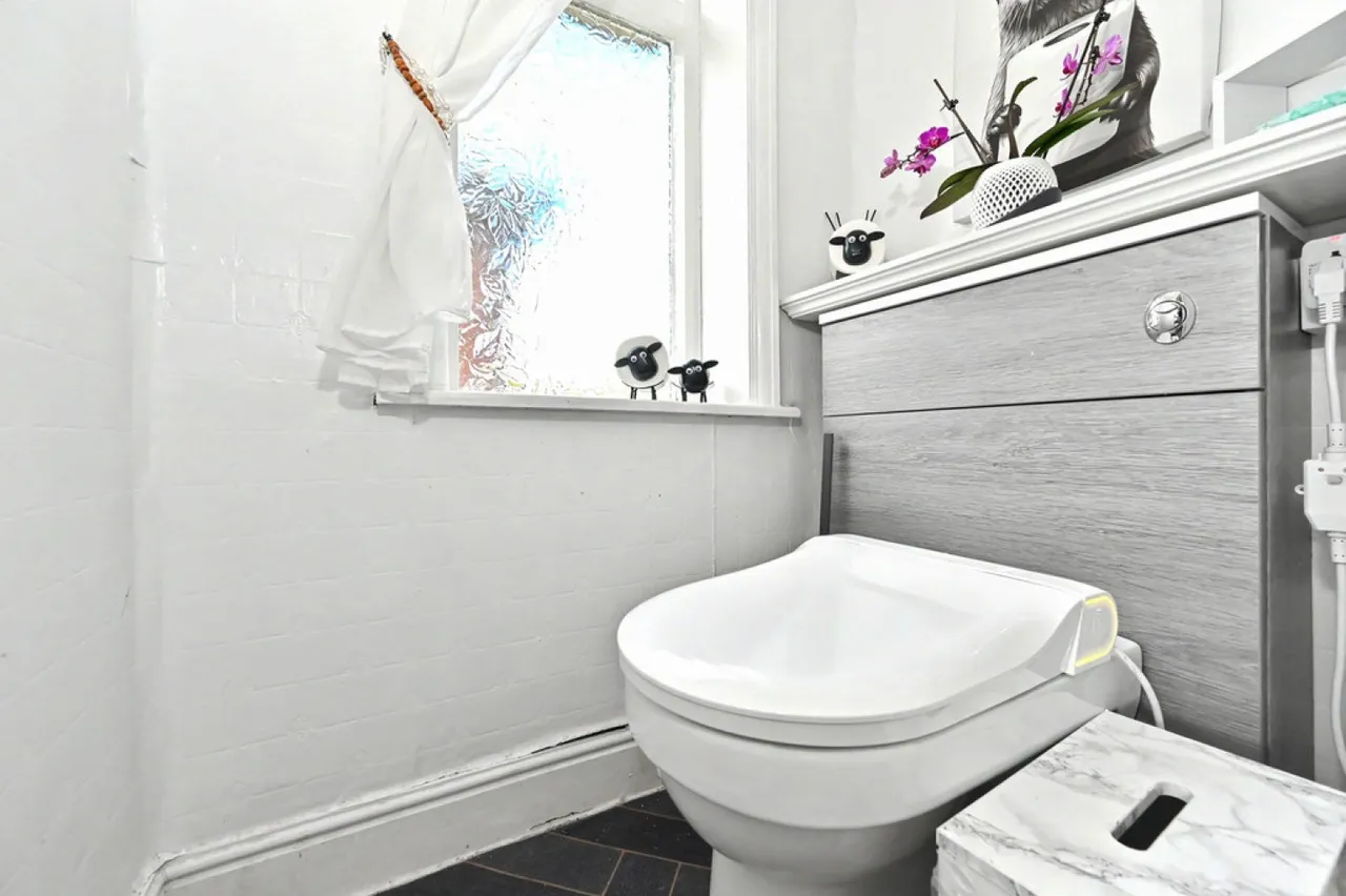 Leek Road, Stoke-on-Trent, photo 11