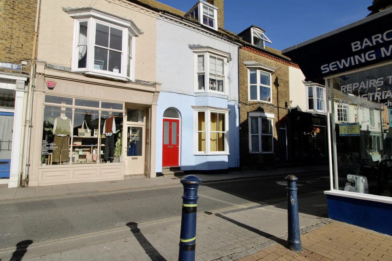 2 bed flat for sale, Harbour Street, Whitstable, CT5