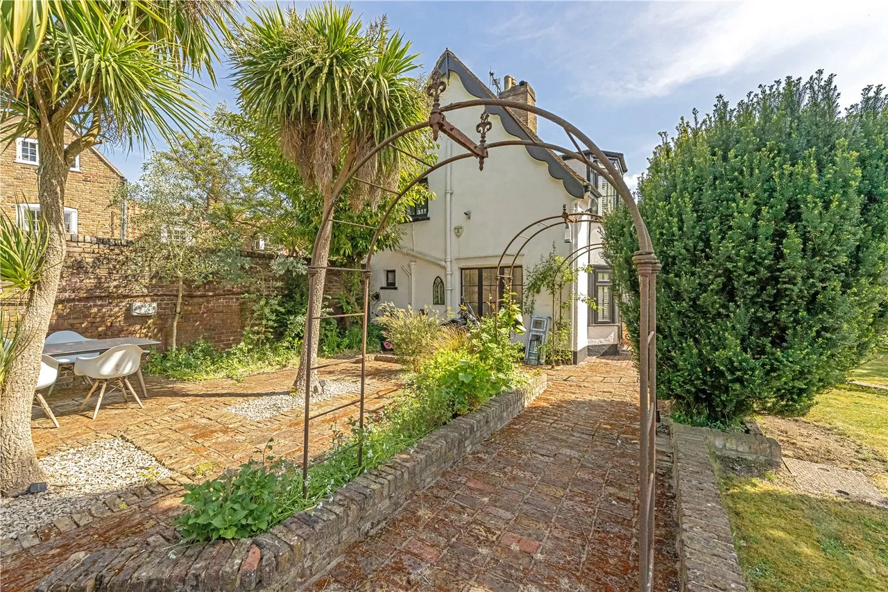 Church Street, Hampton, Middlesex, TW12 2EG, photo 15