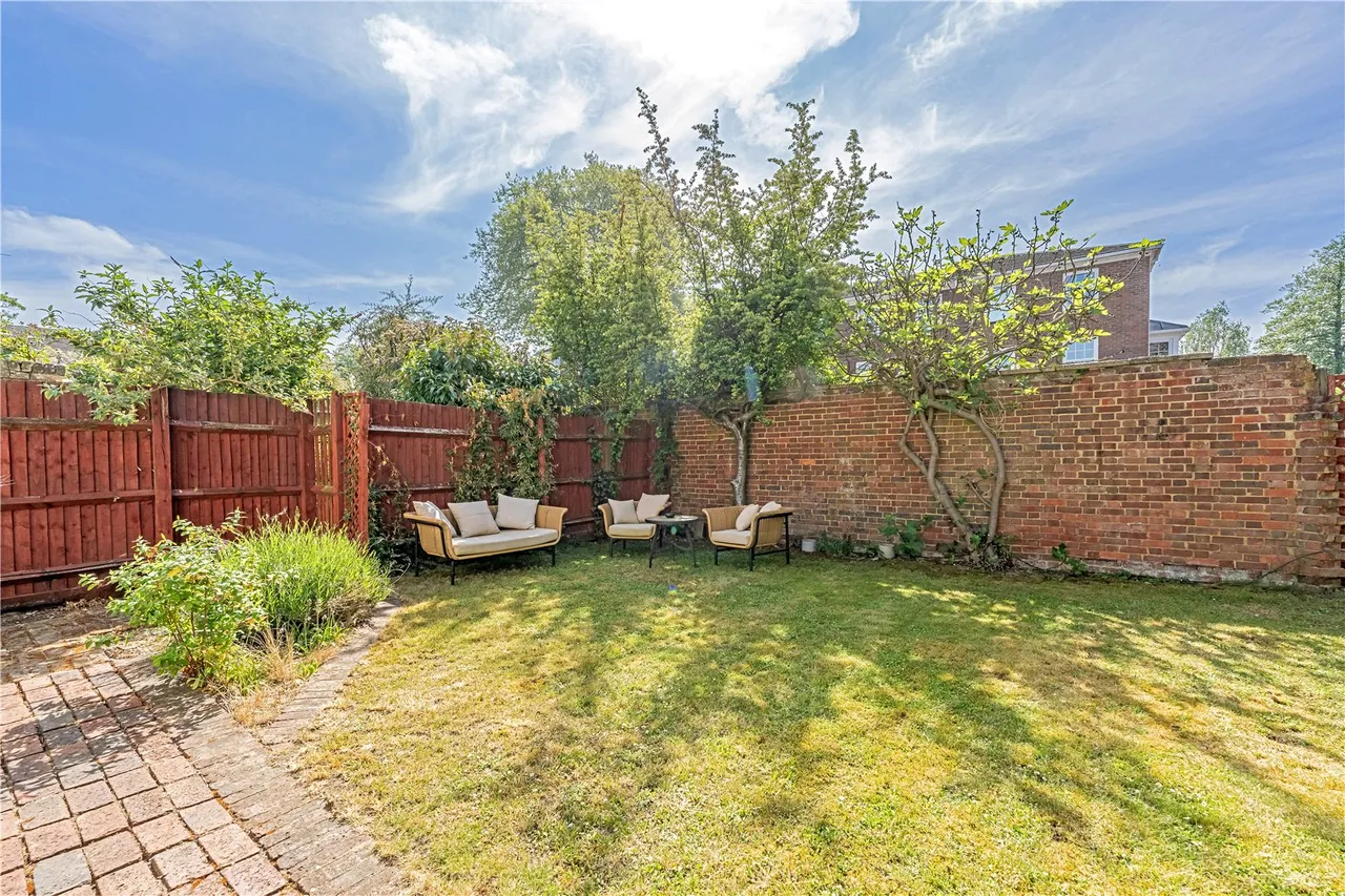 Church Street, Hampton, Middlesex, TW12 2EG, photo 2