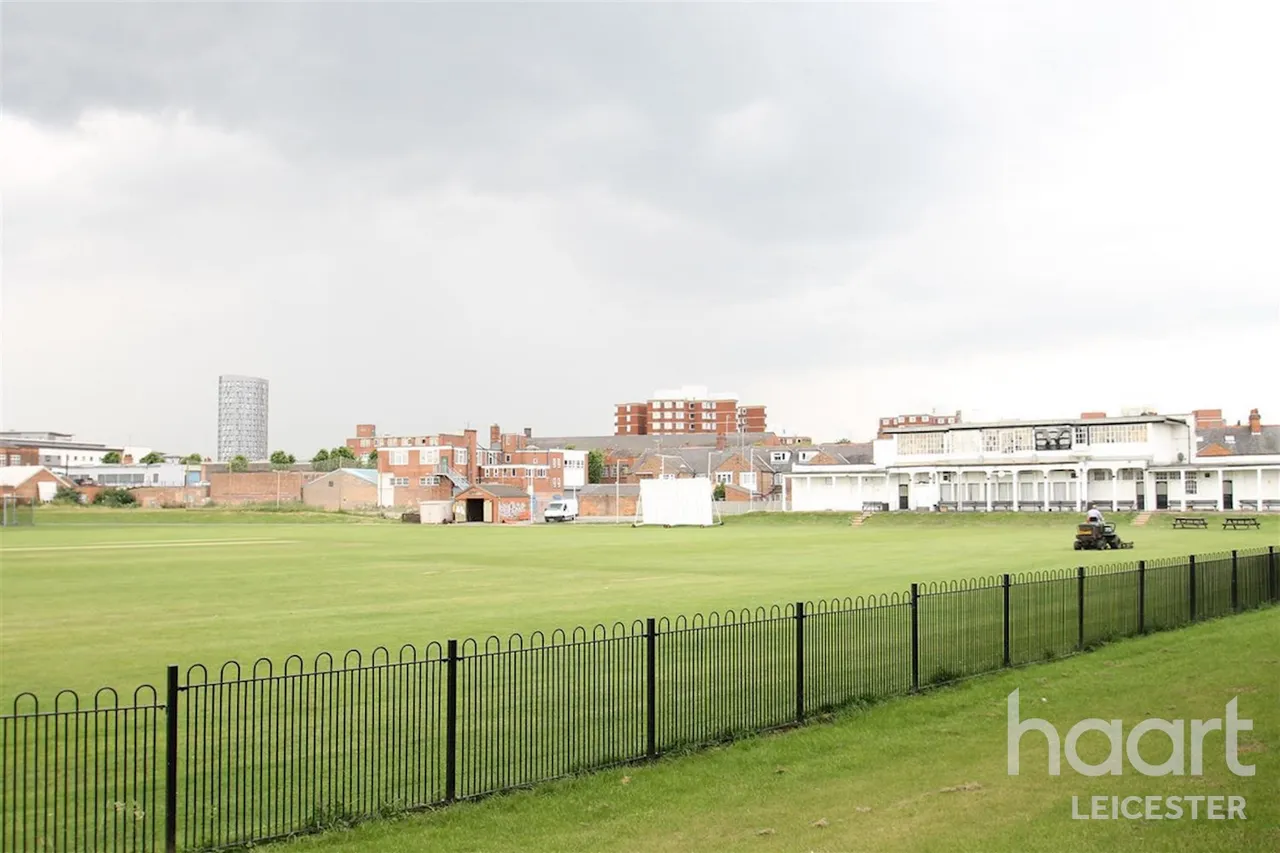 Pavilion Close, LE2, photo 9