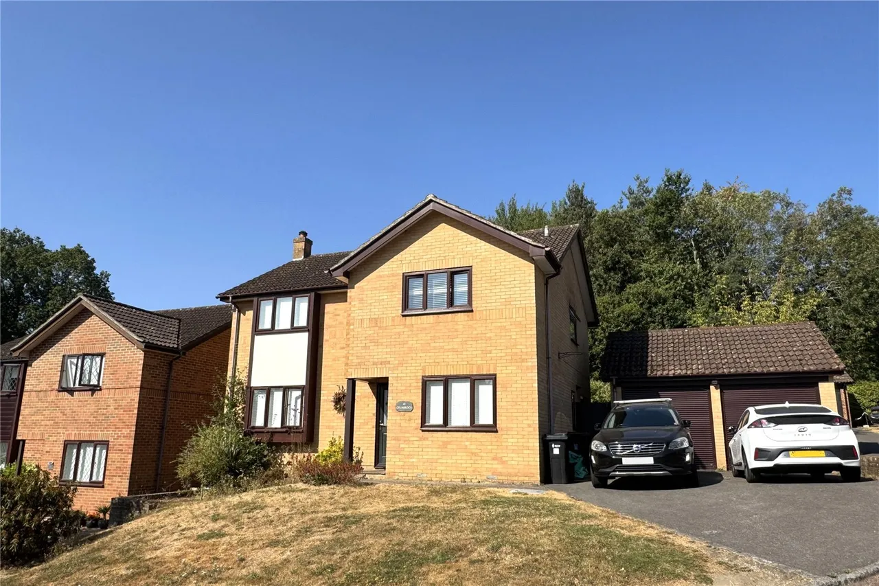 4 bed house for sale — Cumberland Way, Wokingham, Berkshire, RG41 3AY