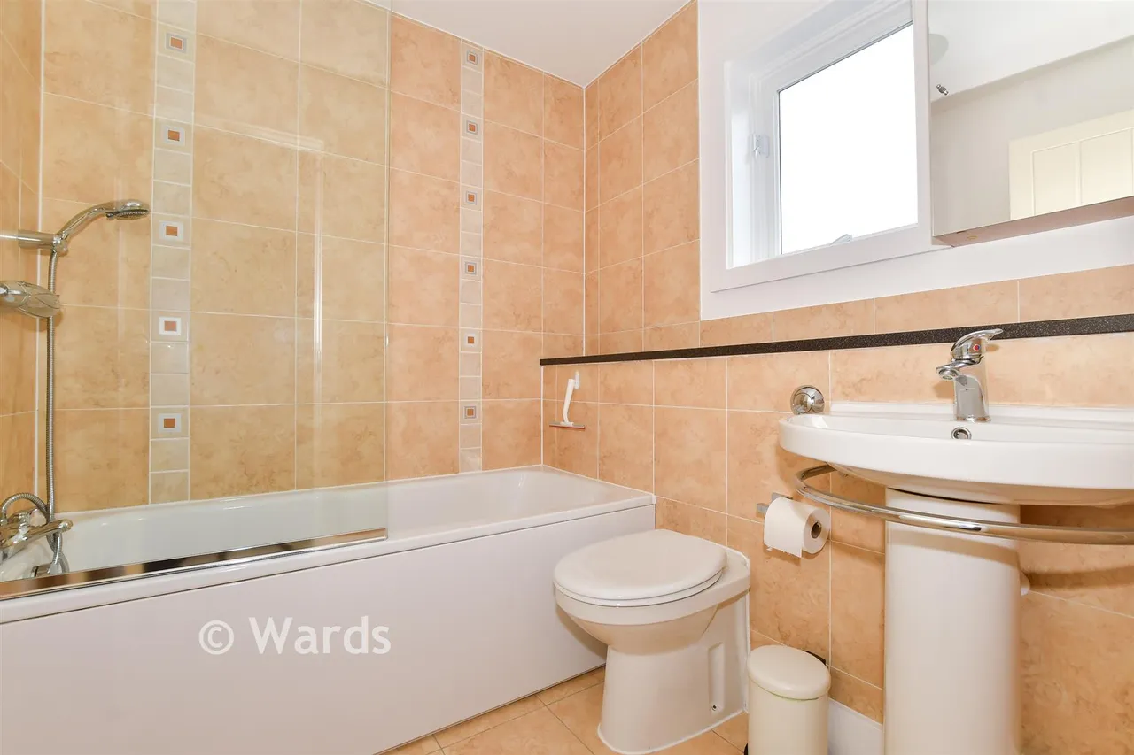 Carlton Close, Kings Hill, ME19, photo 8