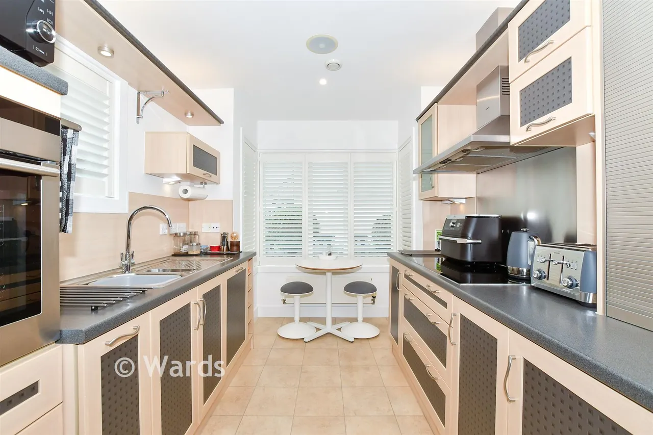 Carlton Close, Kings Hill, ME19, photo 4