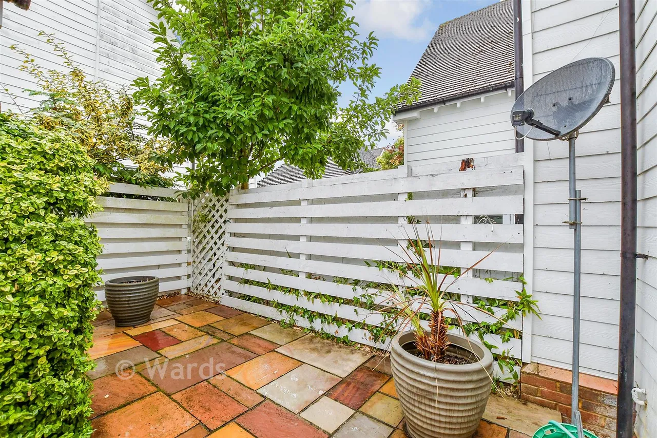 Carlton Close, Kings Hill, ME19, photo 9