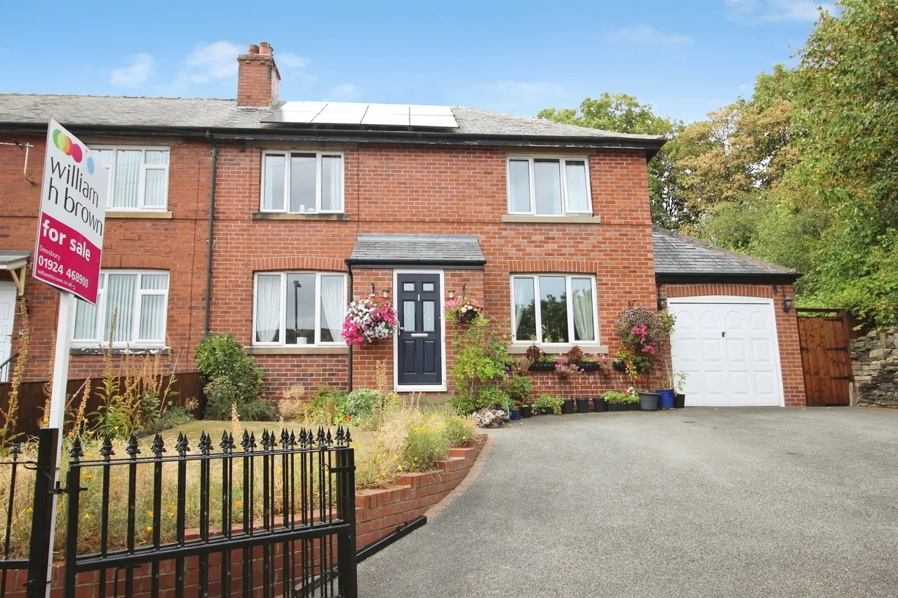 3 bed house for sale — Greenwood Avenue, Earlsheaton, Dewsbury