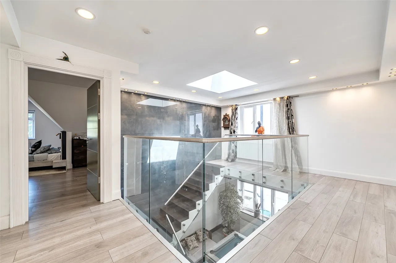 Sunray Avenue, West Drayton, UB7, photo 11