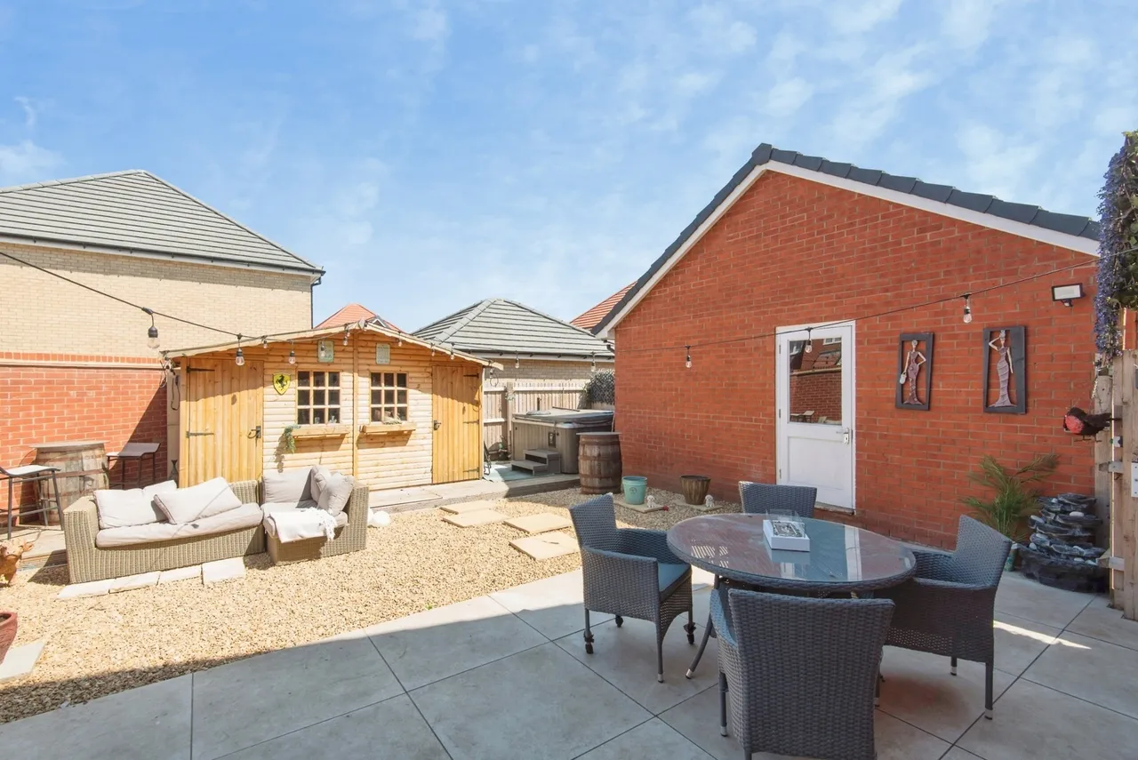 Lapwing Drive, Upper Caldecote, Biggleswade, Bedfordshire, SG18, photo 5