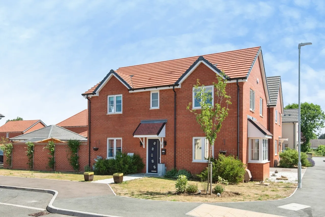 4 bed house for sale — Lapwing Drive, Upper Caldecote, Biggleswade, Bedfordshire, SG18
