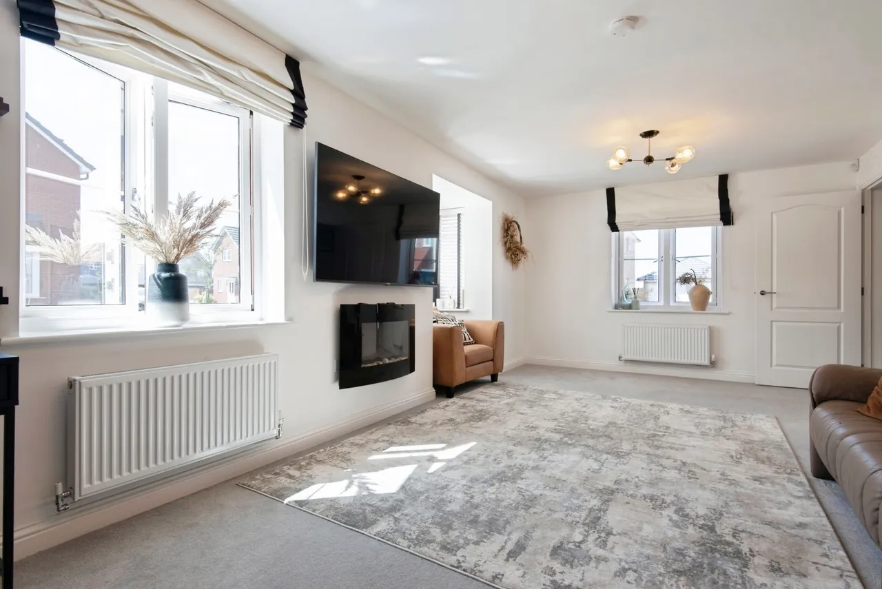 Lapwing Drive, Upper Caldecote, Biggleswade, Bedfordshire, SG18, photo 3