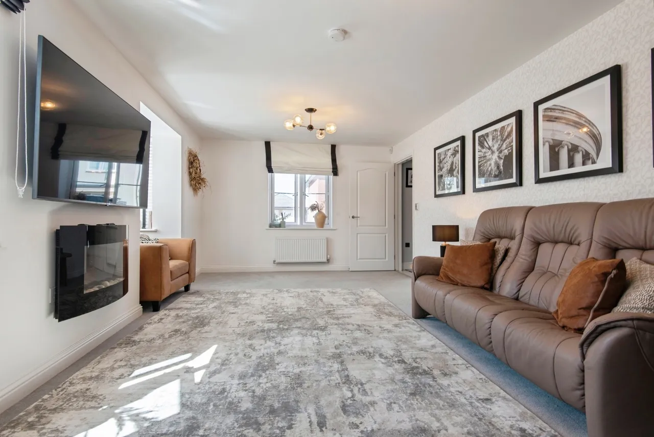 Lapwing Drive, Upper Caldecote, Biggleswade, Bedfordshire, SG18, photo 4