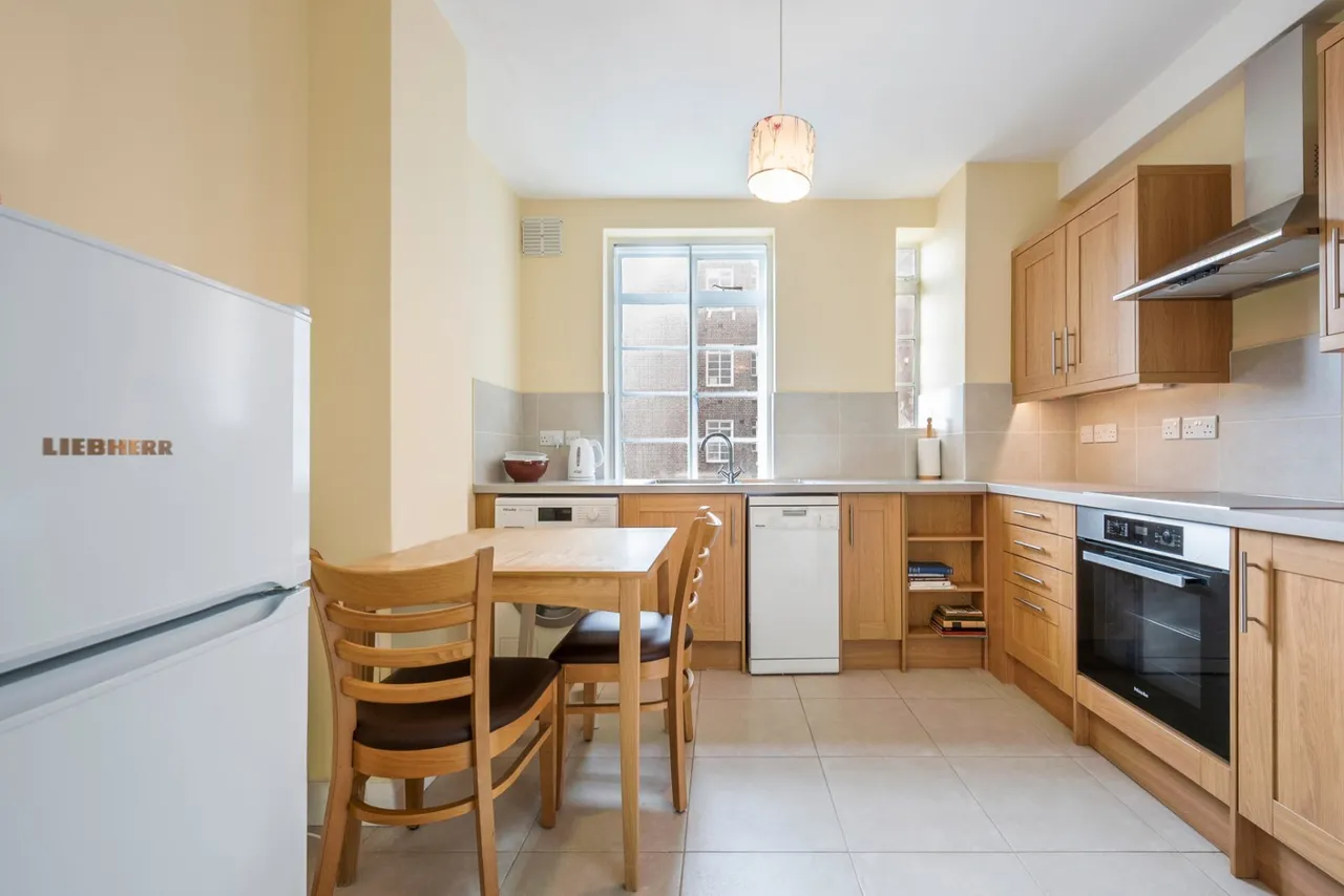 Finchley Road, Hampstead, NW3, photo 11