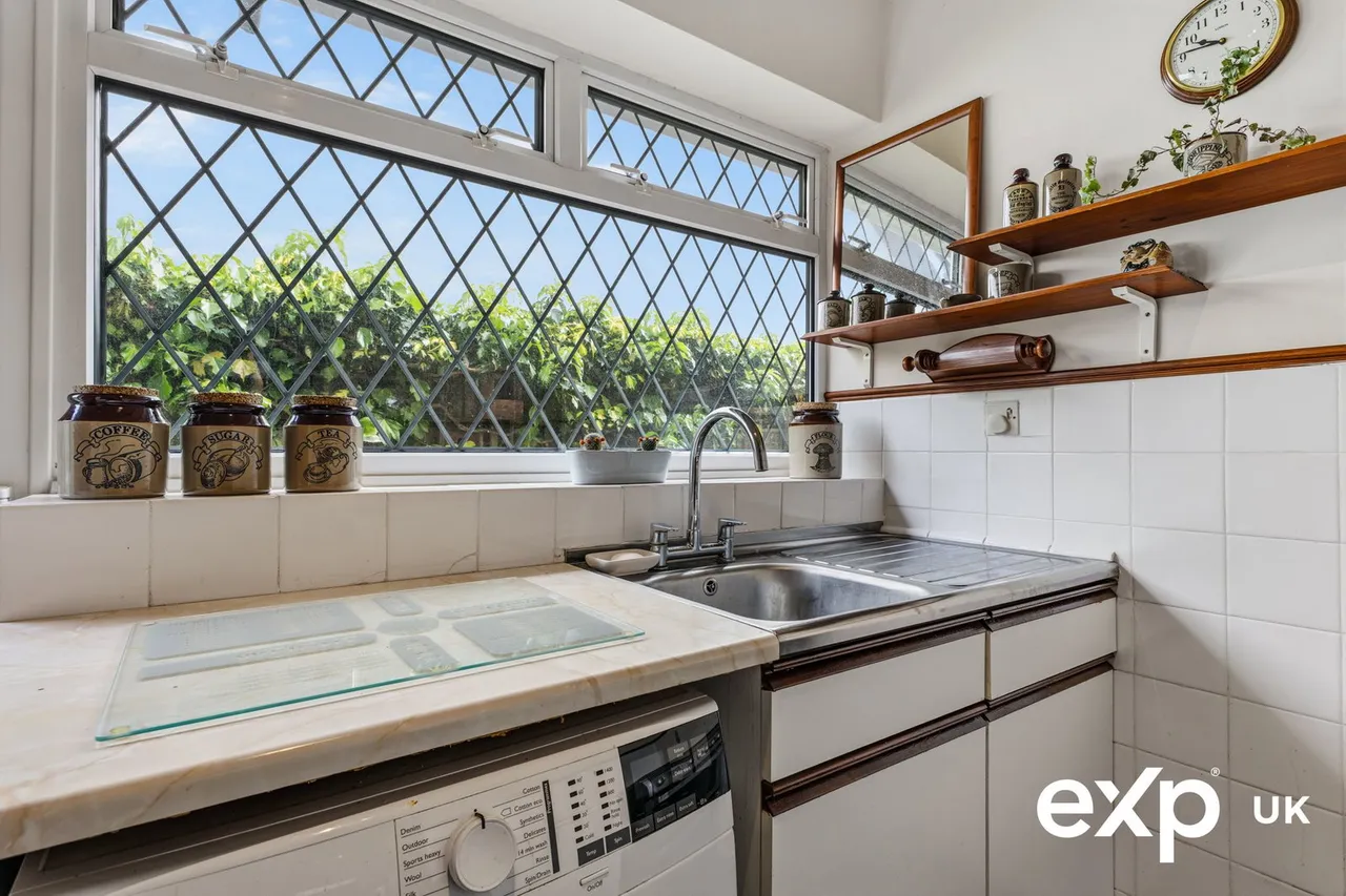 Milton Crescent, Ravenshead, photo 15