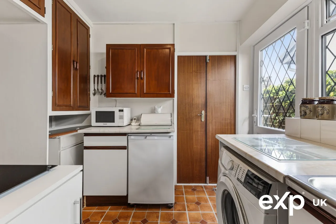 Milton Crescent, Ravenshead, photo 14