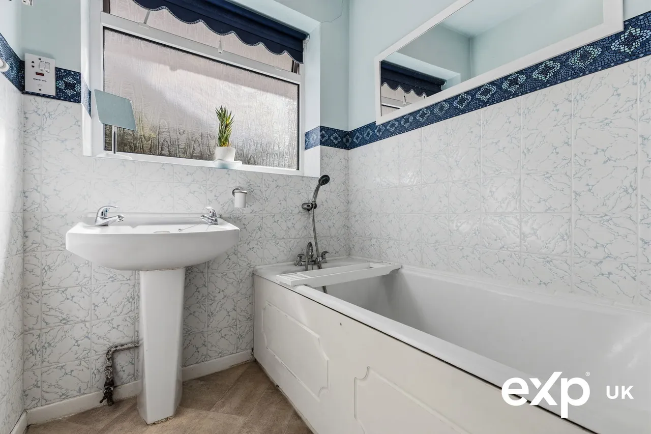 Milton Crescent, Ravenshead, photo 21
