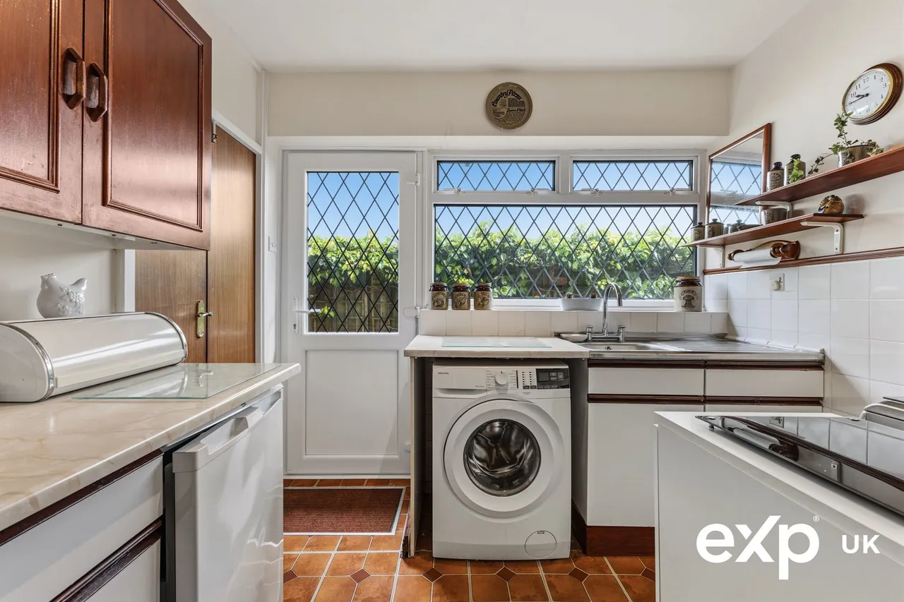Milton Crescent, Ravenshead, photo 13