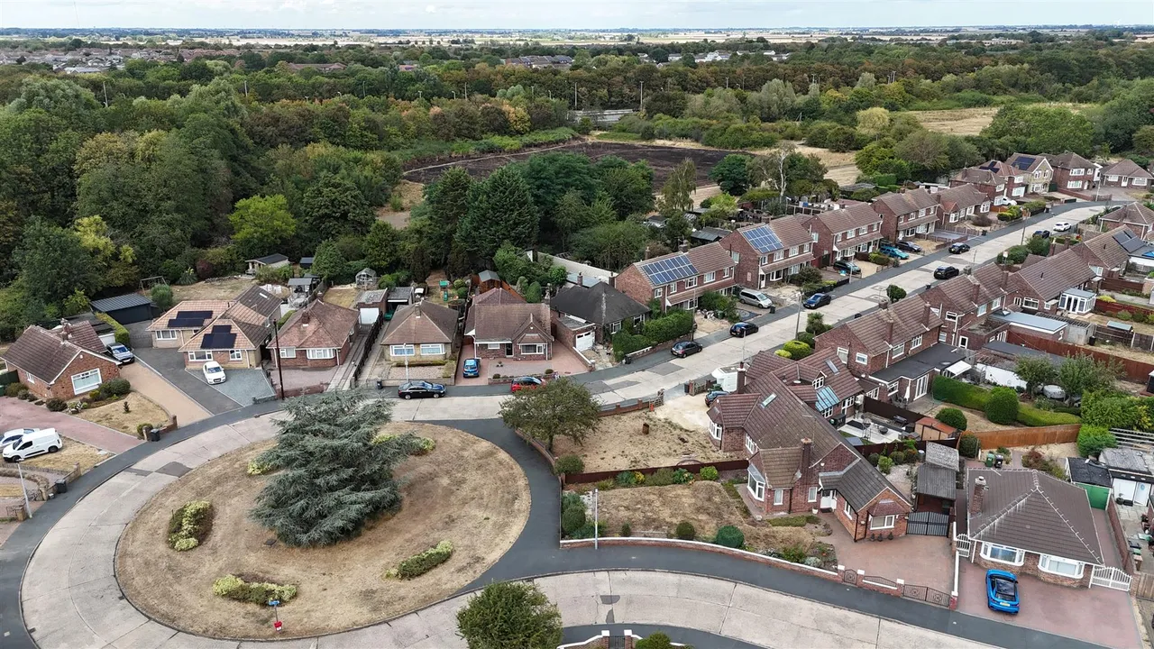 Francis Gardens, Peterborough, photo 16