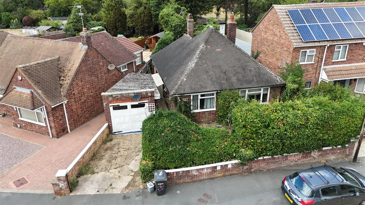 2 bed house for sale, Francis Gardens, Peterborough