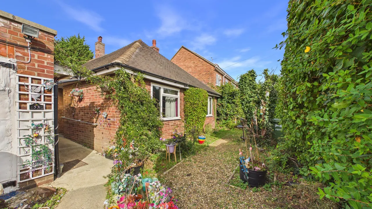 Francis Gardens, Peterborough, photo 18