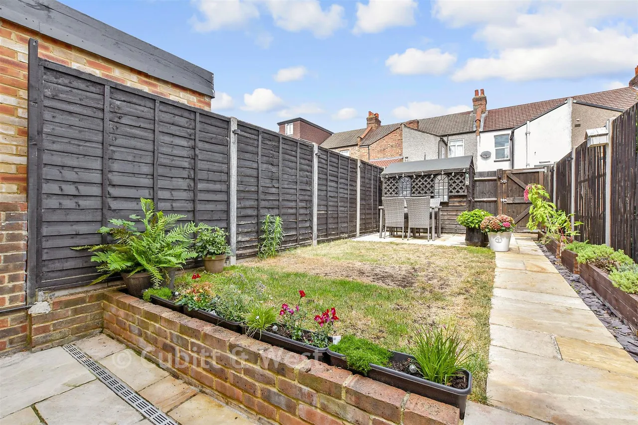St. John's Road, Carshalton, SM5, photo 2