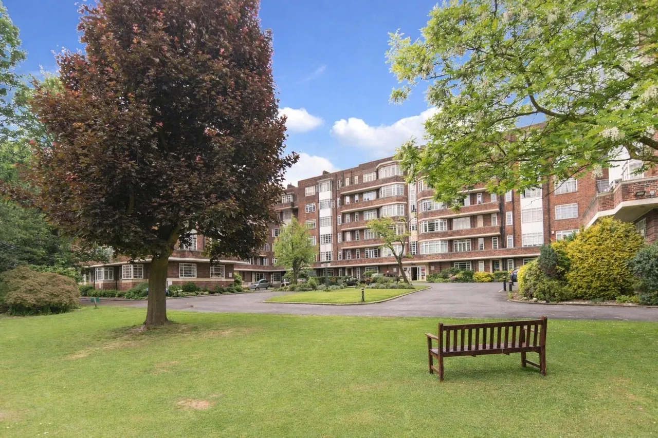 Belsize Avenue, London NW3 4BH, photo 4