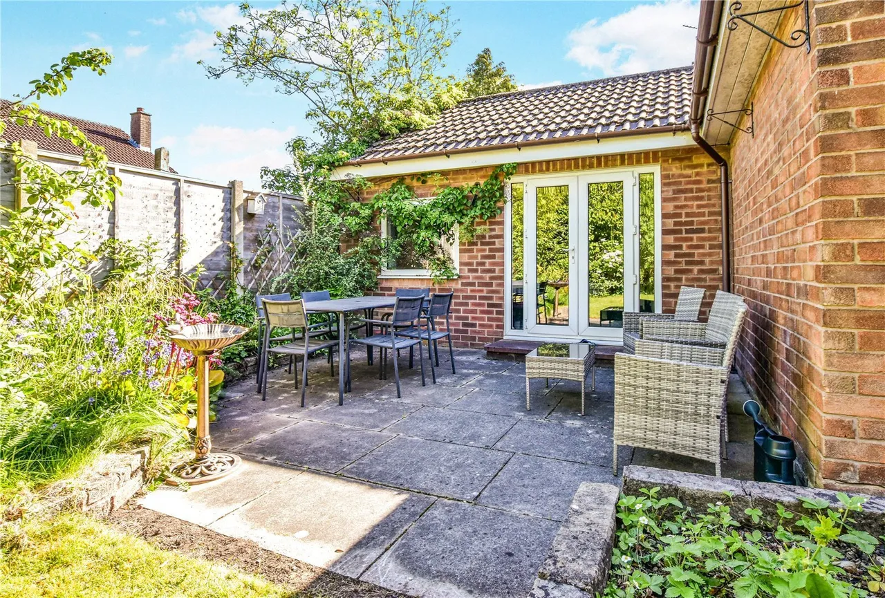 Melrose Crescent, Hale, Altrincham, WA15, photo 4