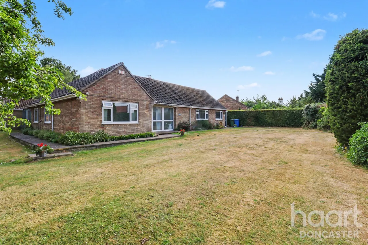 3 bed house for sale, High Street, Misterton, DN10